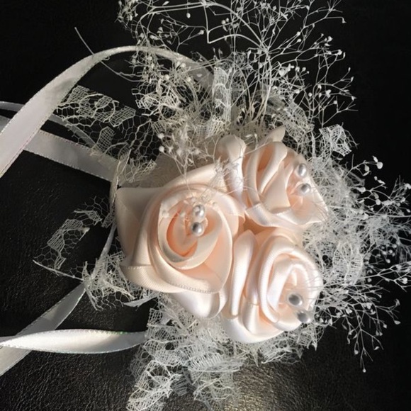 Beautiful handmade wrist corsage! Wedding, prom - Picture 6 of 6